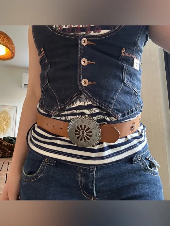 Tristan et Iseut Tan Leather Belt with Statement Buckle - Picture 6 of 6